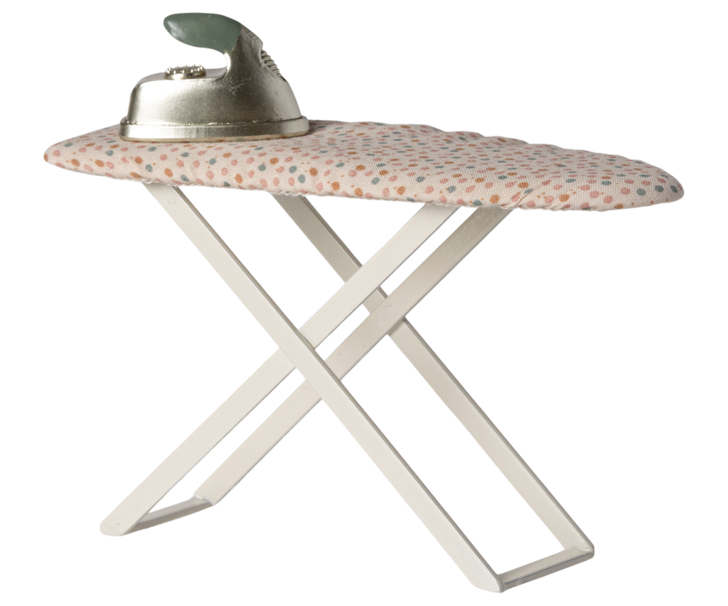 Iron and ironing board, Mouse
