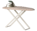 Iron and ironing board, Mouse