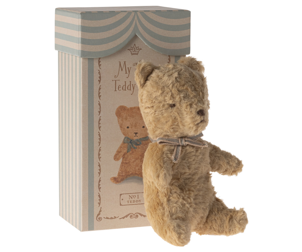 My first teddy - Sand
