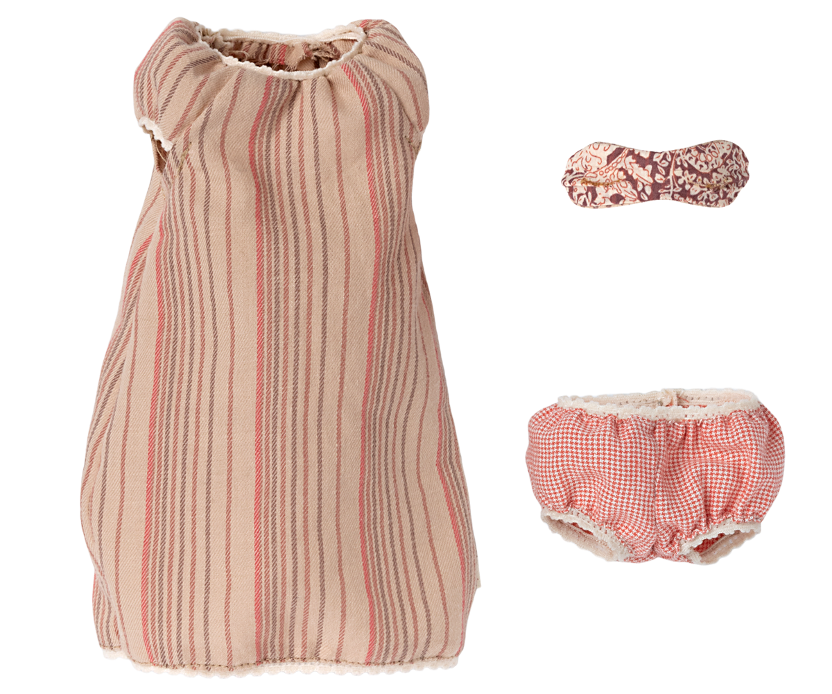 Medium Mouse in Nightgown