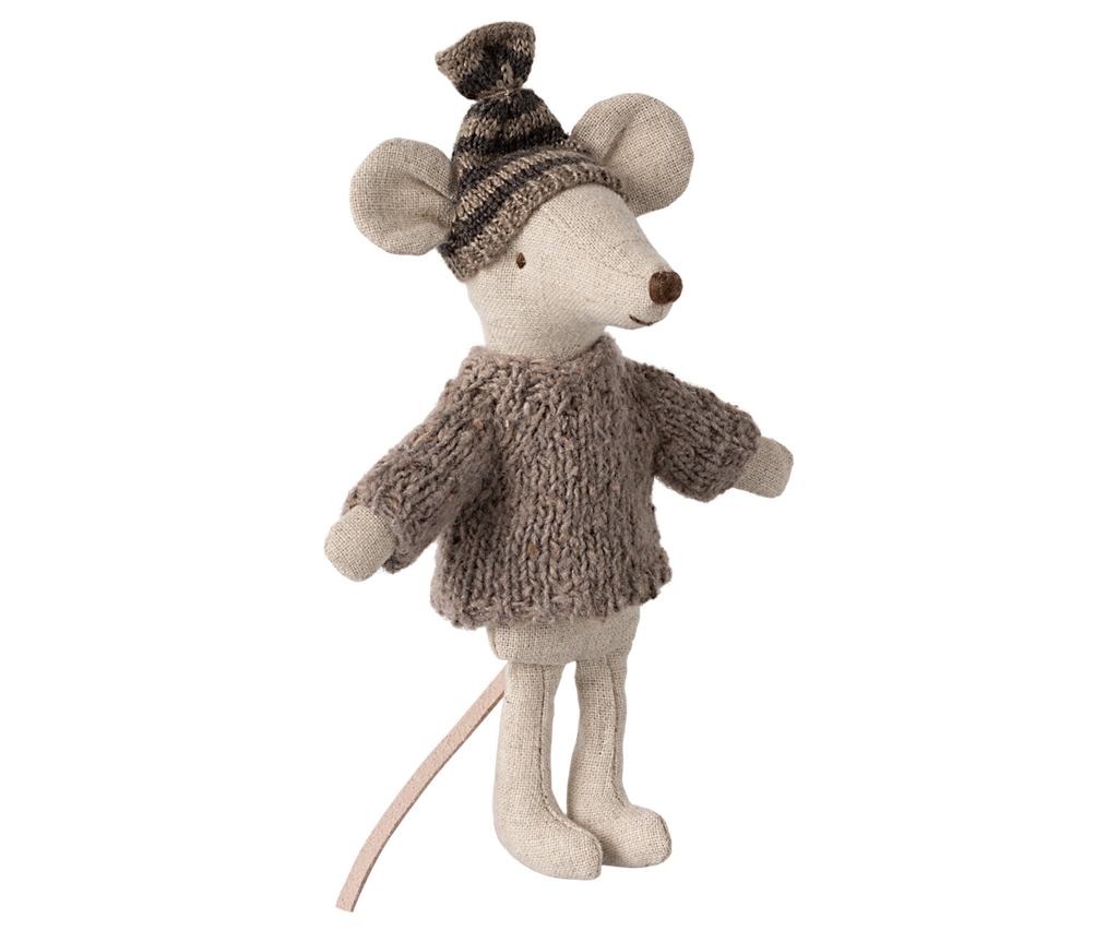 Knitted sweater and hat, Big brother mouse