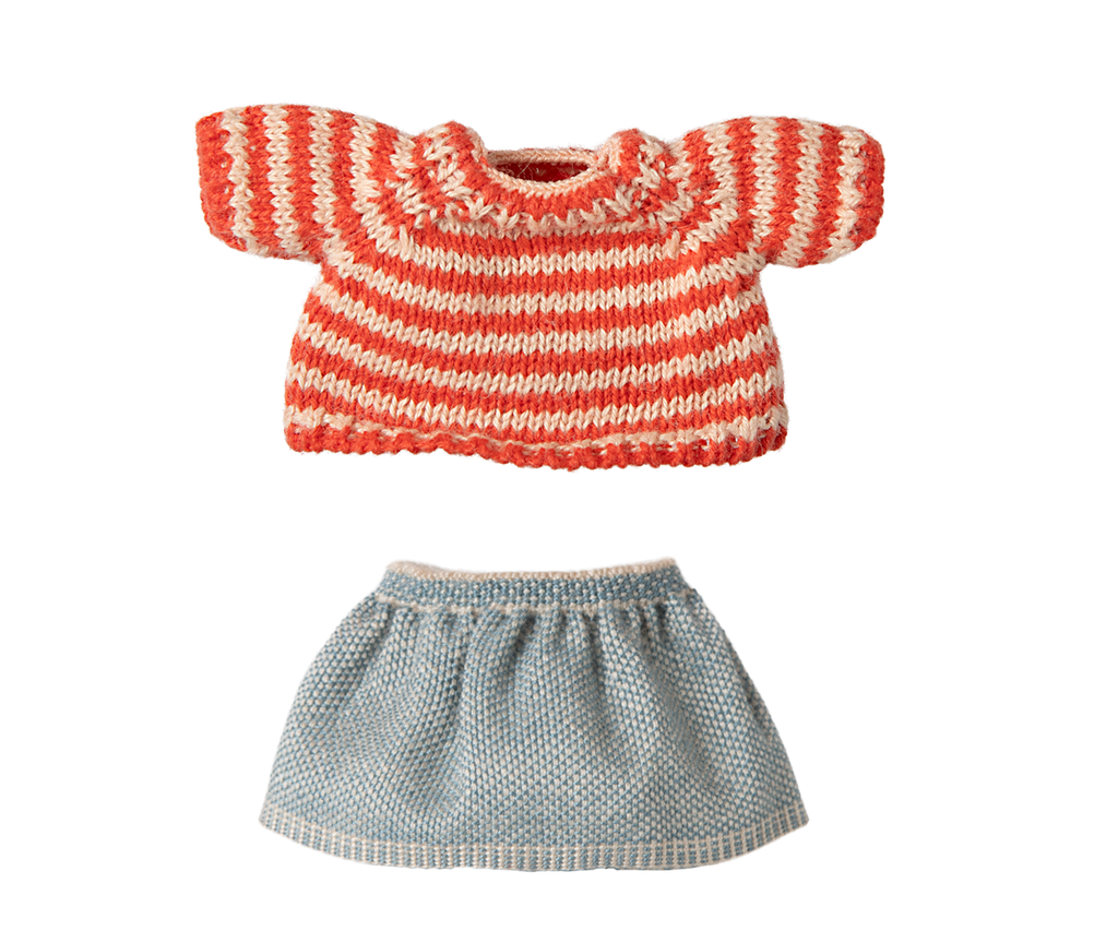 Knitted sweater and skirt, Big sister mouse