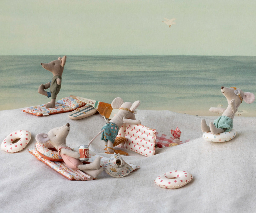 Beach Float, Red Dot