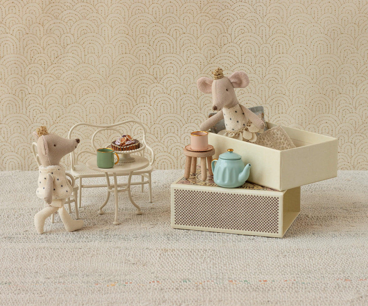 Royal twin mice, Little sister and brother in matchbox