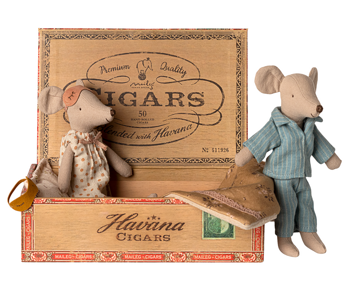 Mum & Dad in cigarbox
