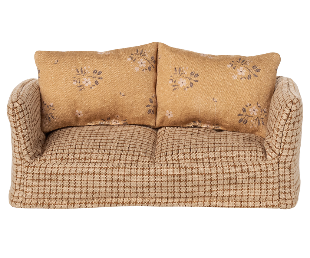 Couch, Mouse - Mable