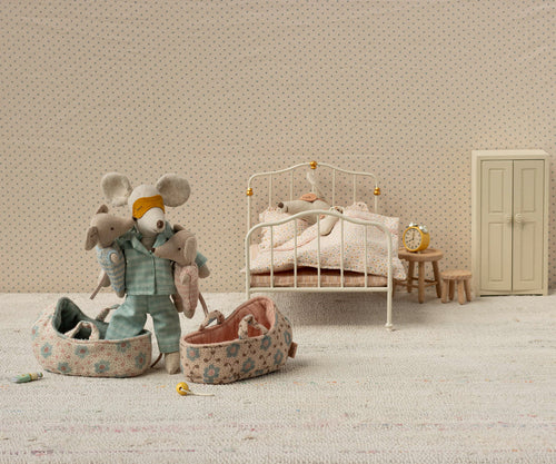 Baby mouse in carry cot - Blue