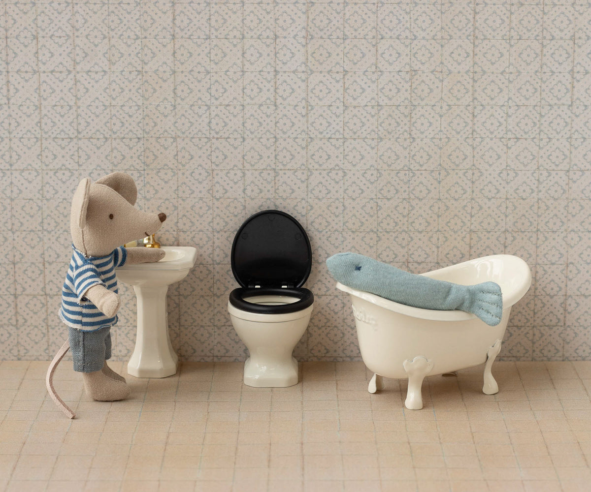 Water Closet, Mouse