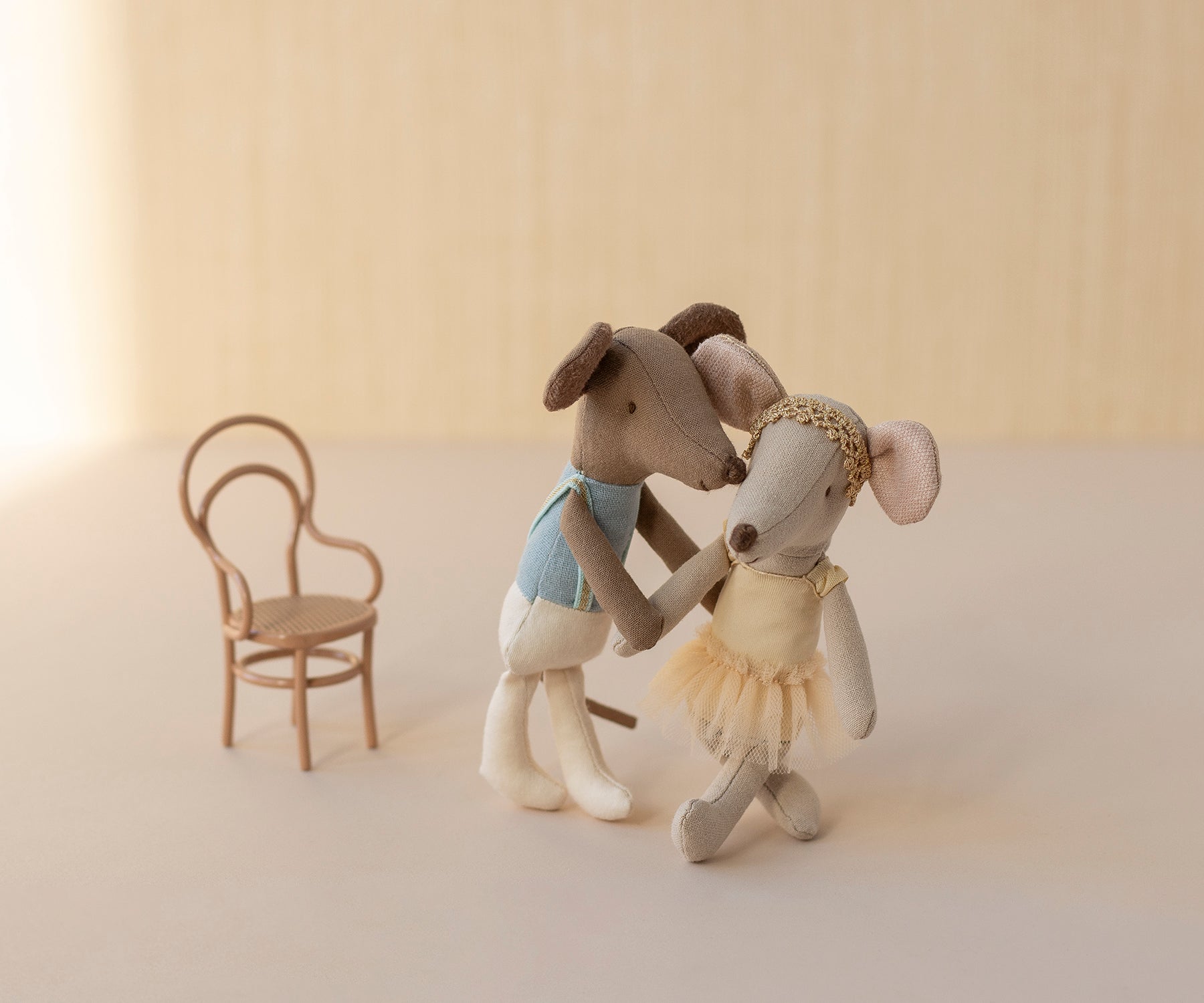 Ballet dancer mouse, Big brother