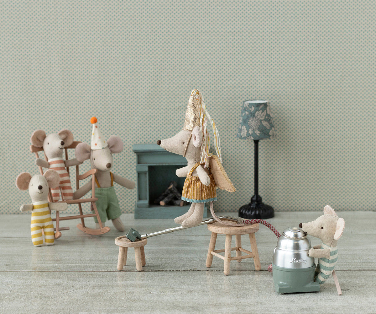 Table & Stool Set, Mouse