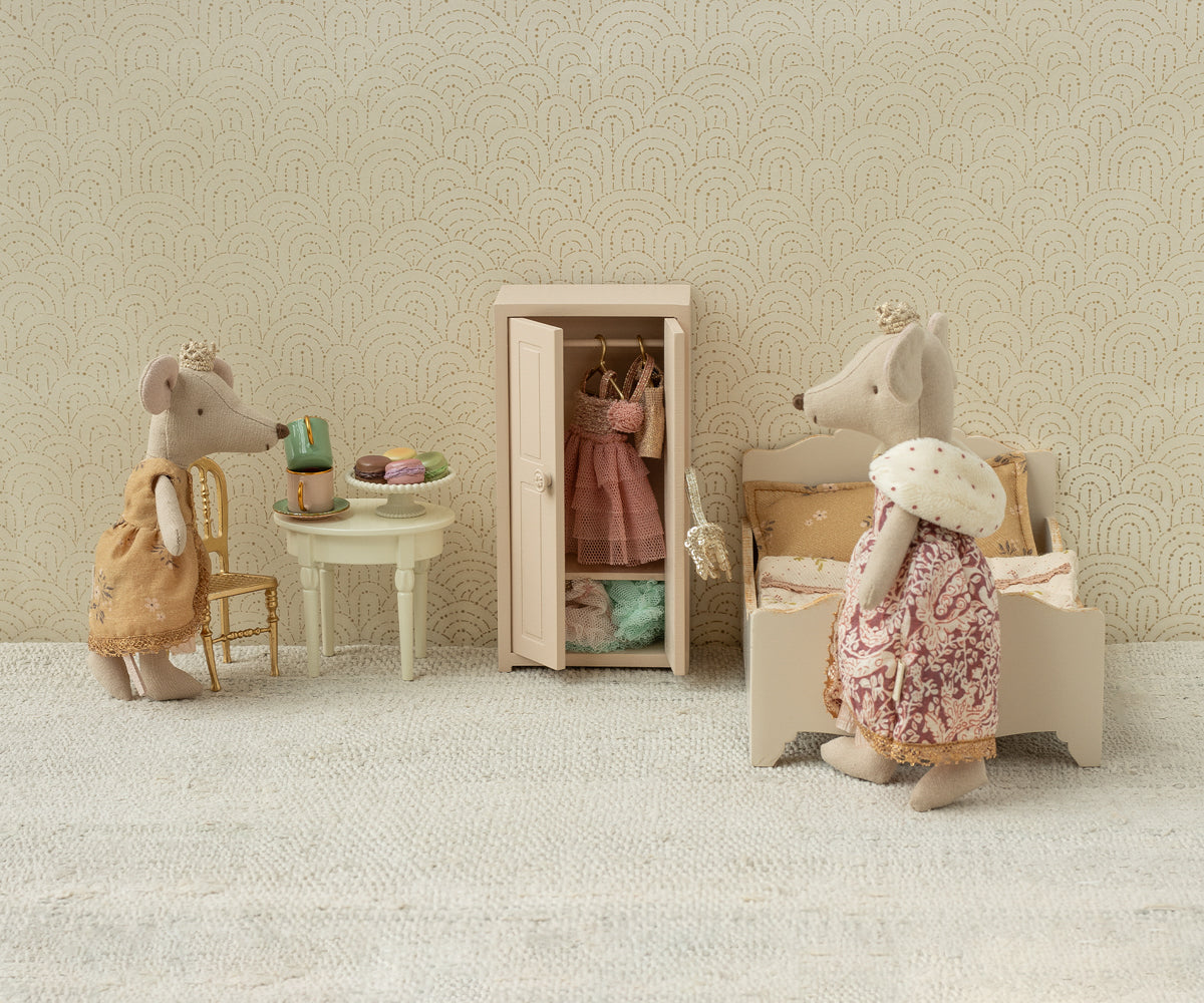 Side Table, Mouse
