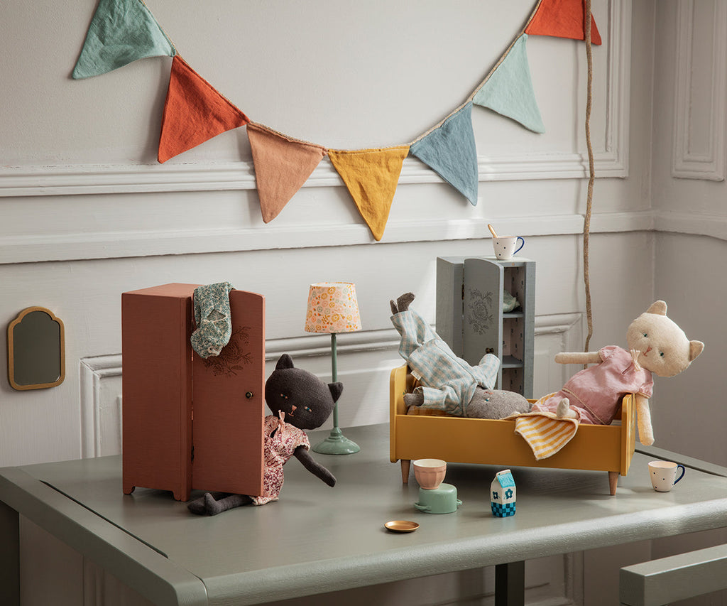 Closet, Miniature - Dusty Rose