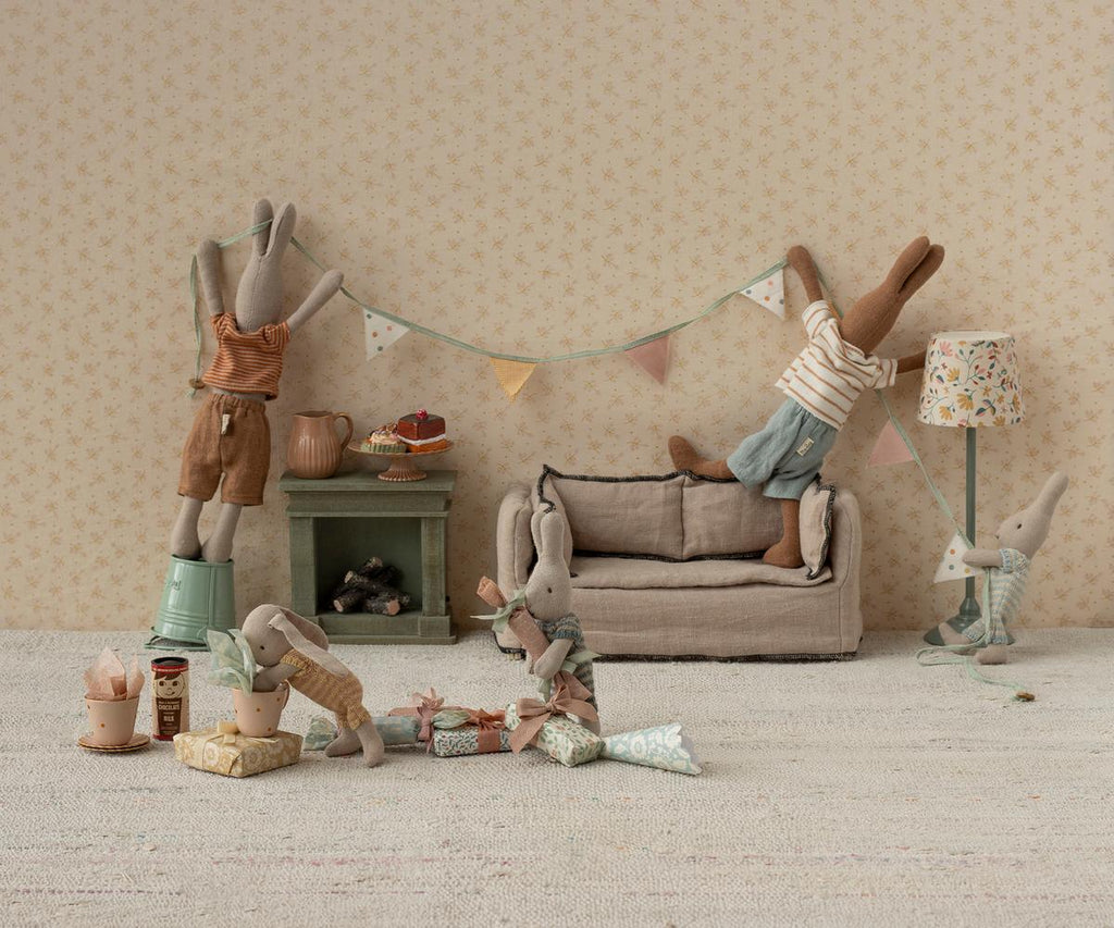 Couch, Miniature