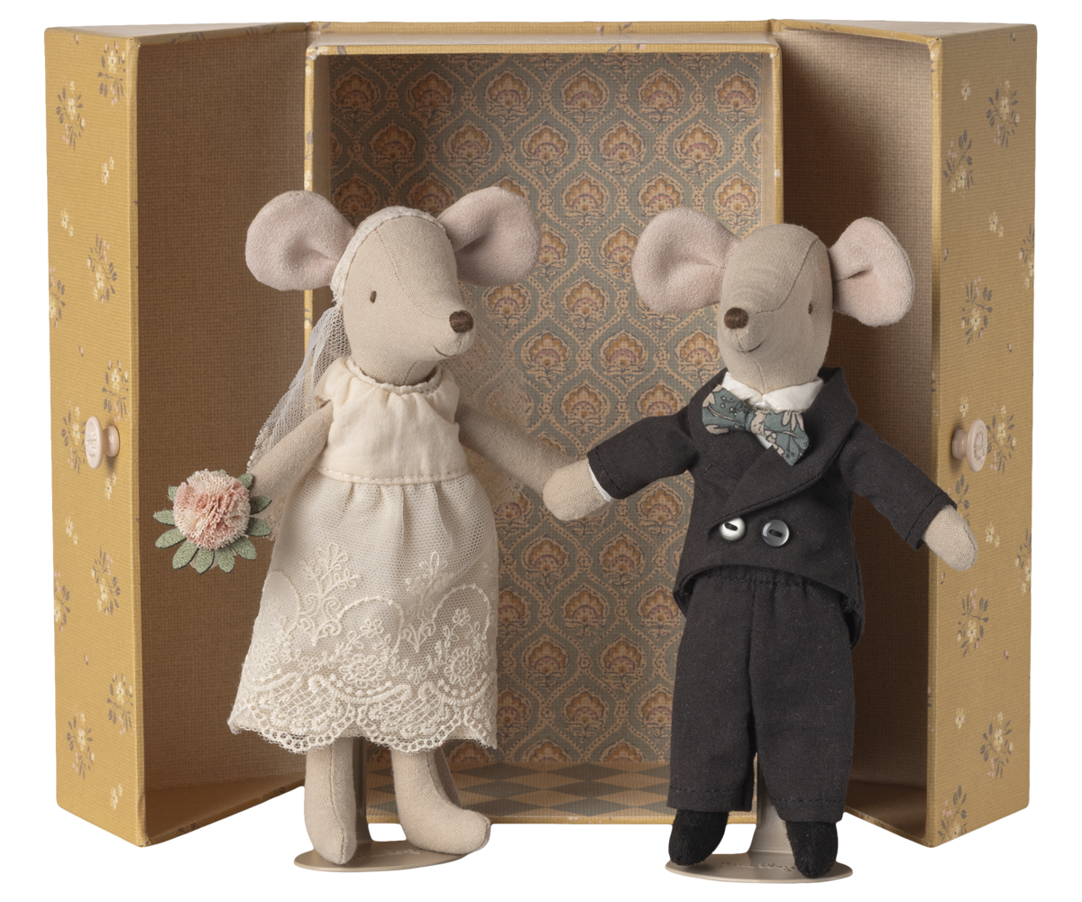 Wedding mice couple in box, Mum and dad
