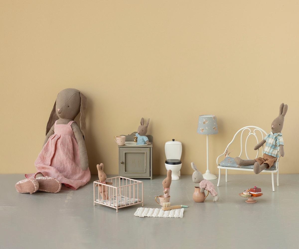 Miniature toilet