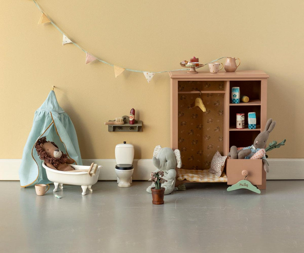 Miniature toilet