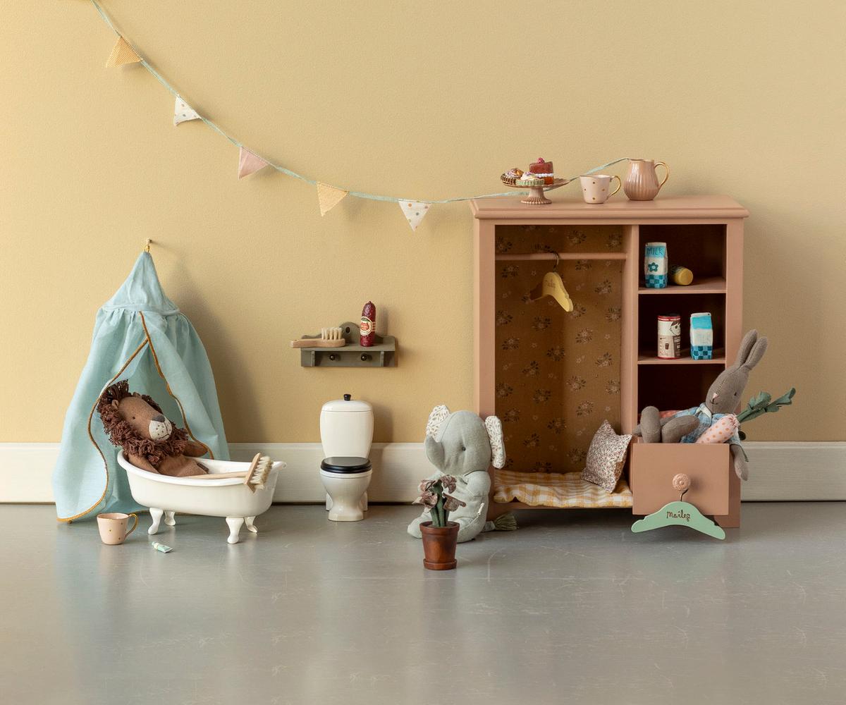Miniature toilet