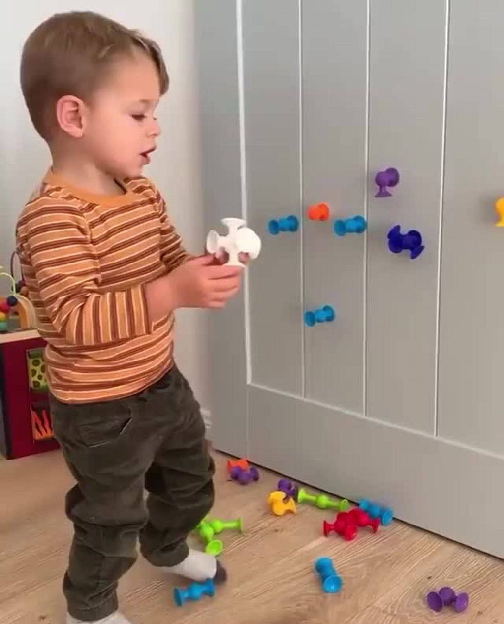 Suction Cup Building Set, 24-Piece Starter – view 8