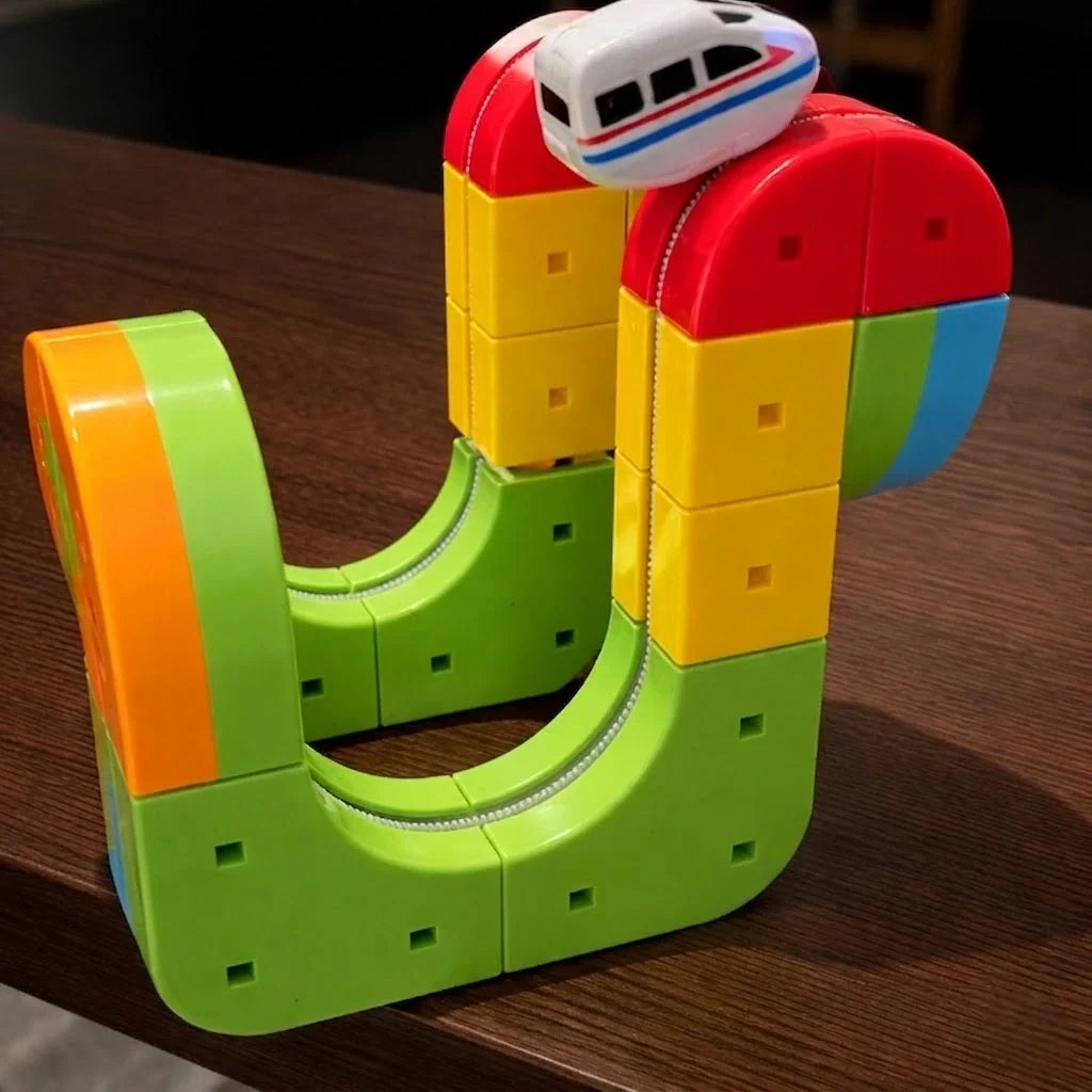 Motorized Train Track Set, Modular 3D Clip-Fit Pieces – view 8